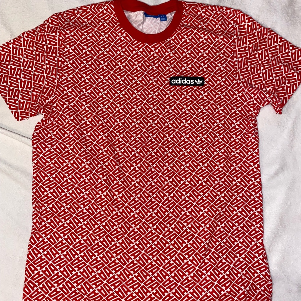 ADIDAS SHORT SLEEVE T FOR SALE !!